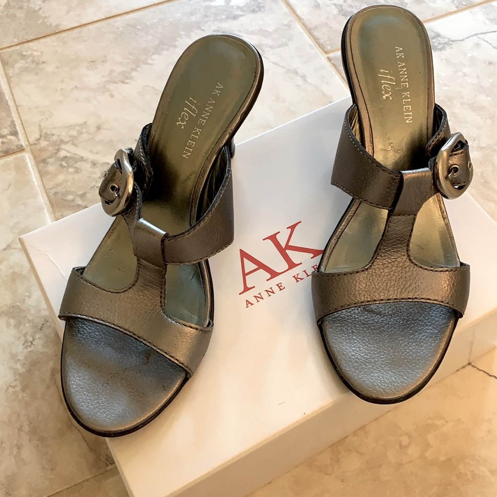 Pewter Ann Klein Flex heels. Size 8